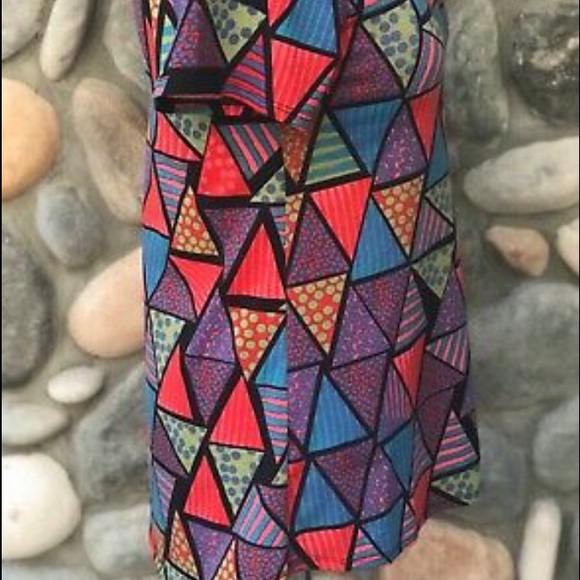 LuLaRoe New Multicolored Geometric Classic T Shirt Medium NWT - Picture 8 of 12